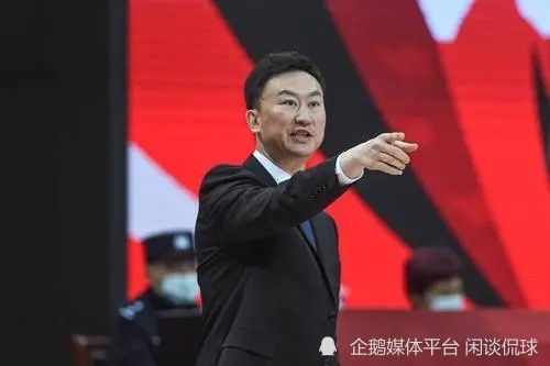 在金陵的城西，有一座规模极大的家具城，几乎整个金陵卖家具的商家都集中扎堆在这里。